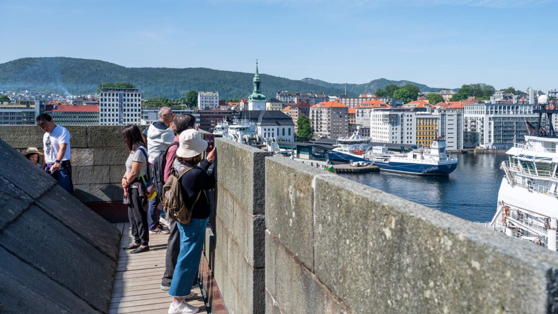 Utsikt fra taket på Rosenkrantztårnet på Bergenhus festning, Bymuseet i Bergen